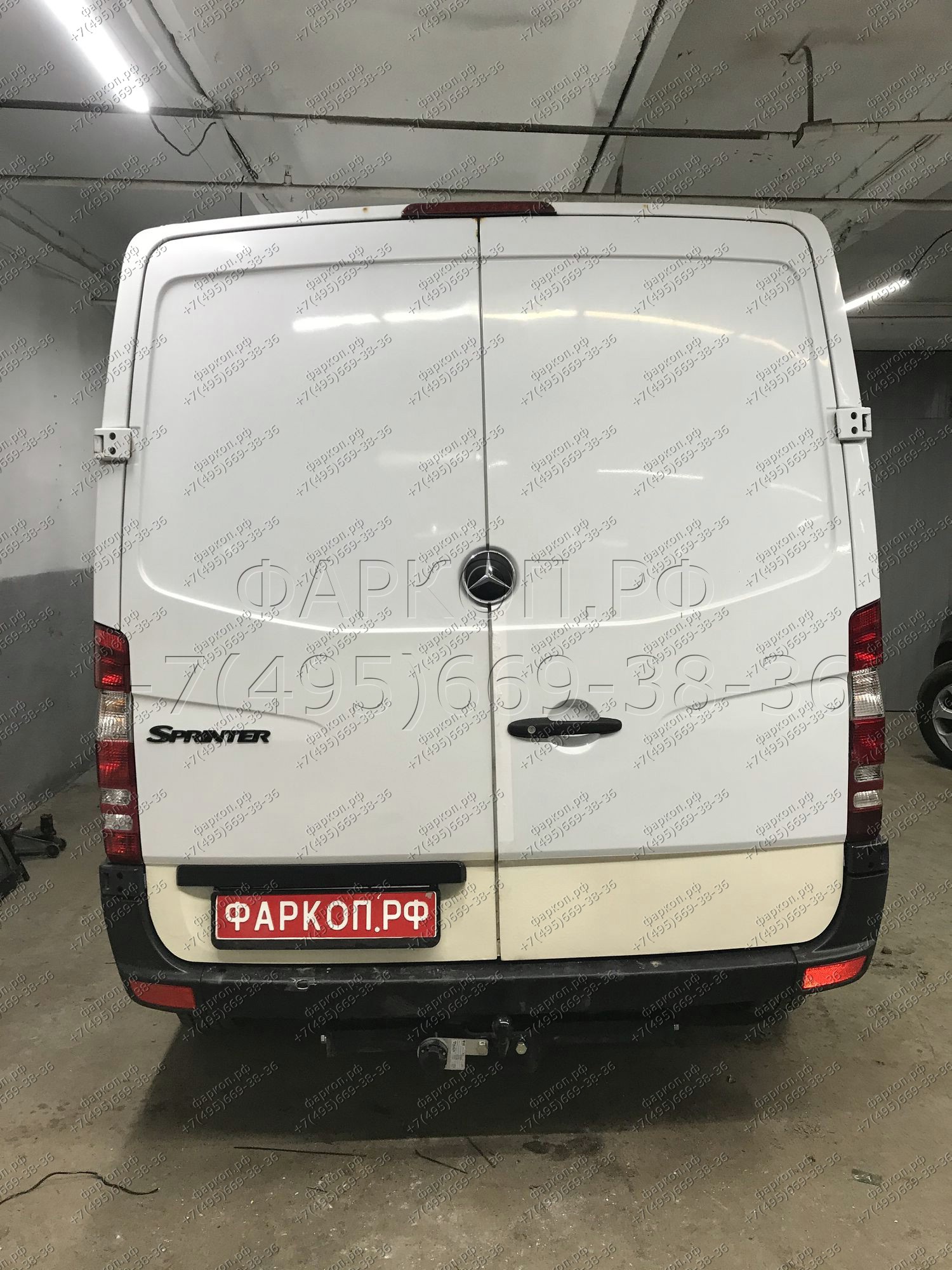 Фаркоп на Mercedes Sprinter одинарные колеса, без ступеньки, база 3250 мм / 4325 мм 2006-2019, 2019-. Требуется подрезка бампера. Тип шара: F. Нагрузки: 3500/140 кг, масса фаркопа 23 кг (без электрики в комплекте)